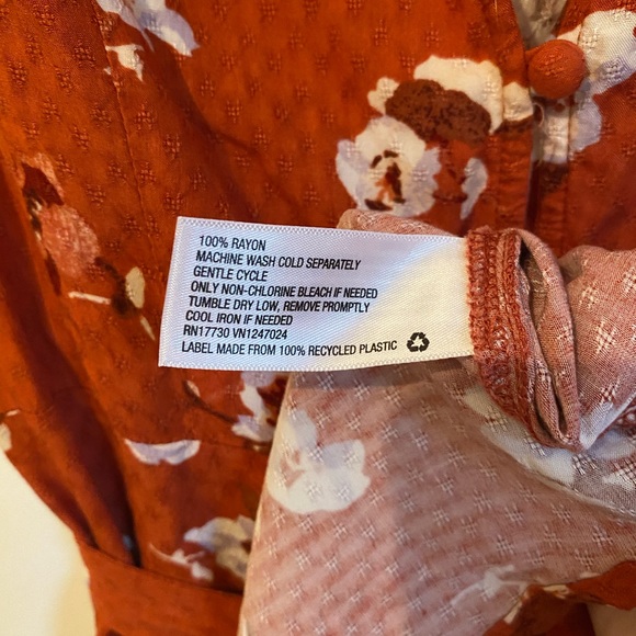 NWT floral print short sleeve v-neck dress - Picture 6 of 9